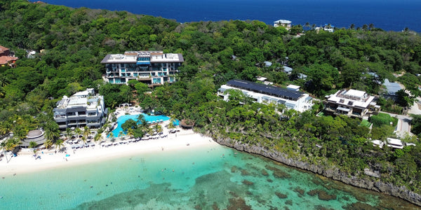 Resort Kimpton Grand Roatán en la playa de West Bay, Roatán