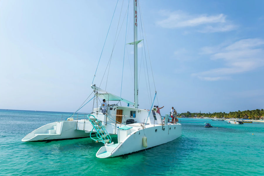Sunset Catamaran Cruise – Roatan