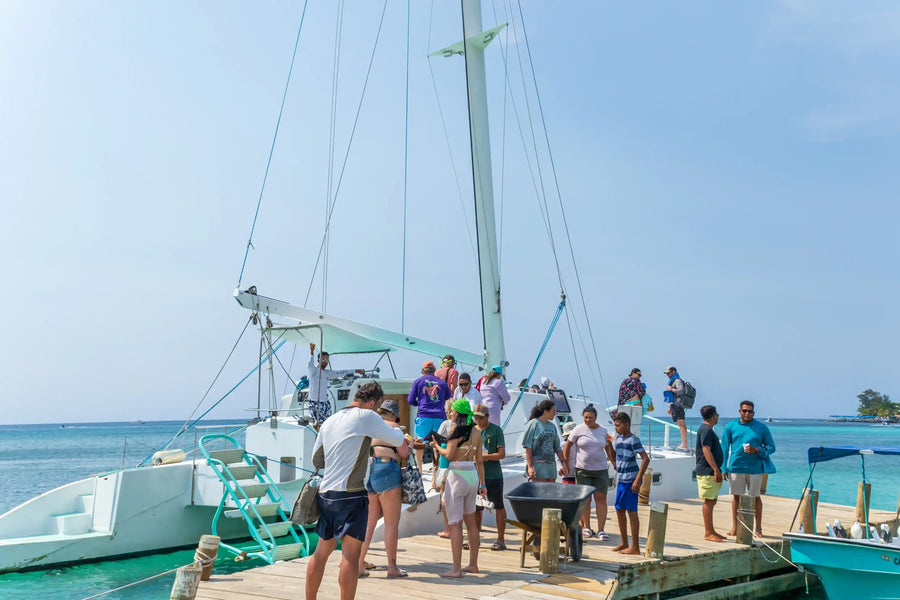 Sunset Catamaran Cruise – Roatan