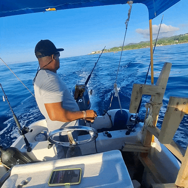 Relaxed Coastal Fishing — Roatán's Affordable Charter